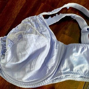 Prima Donna Deauville cup 40H Lilac excellent condition. Nice full cup.